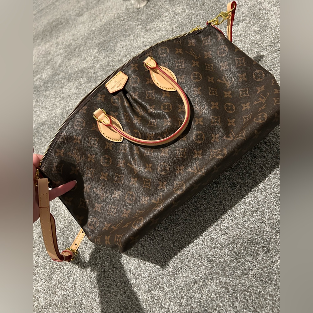 Cute two way purse!